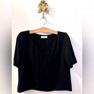 Cropped Babaton Aritzia v-neck black blouse | size M